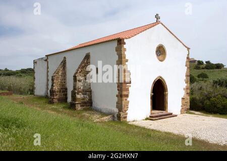 Ermida de Nossa Senhora de Guadalupe, bâtiment sacré du XIIIe siècle le plus ancien de l'ouest de l'Algarve, style architectural : romano Gothique, Vila de Bispo Banque D'Images