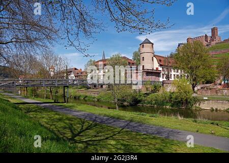 Rivière Tauber, Tour Blanche, Kittsteintor ou Faultor, Château de Wertheim, Wertheim, Bade-Wurtemberg, Allemagne Banque D'Images