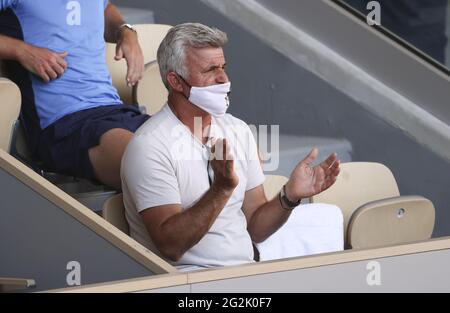 Paris, France. 11 juin 2021. Apostolos Tsitsipas, père et entraîneur de Stefanos Tsitsipas de Grèce pendant le jour 13 de Roland-Garros 2021, French Open 2021, un tournoi de tennis Grand Slam le 11 juin 2021 au stade Roland-Garros à Paris, France - photo Jean Catuffe/DPPI/LiveMedia crédit: Agence photo indépendante/Alamy Live News Banque D'Images