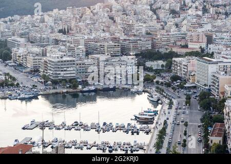 Kavala, Grèce - 12 août 2019: Une vue de la ville touristique de Kavala en Grèce. Banque D'Images