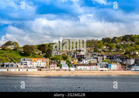 La ville de Lyme Regis vue de la Cobb sur la côte jurassique, Dorset, Royaume-Uni Banque D'Images