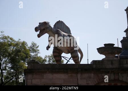 /Dinosaurier Tyrannus Rex) Sausrus-Figure auf dem Ambassadeur's Theatre, Dublin, Irlande/ Irlande (nur für redaktionelle Verwendung. Keine Werbung. Ref Banque D'Images