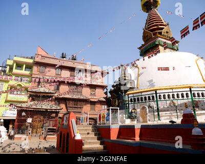 Kaathe Swayambhu Shree GHA chaitya réplique miniature de Swayambhunath à la place populaire lieu de pèlerinage tibétain pour les personnes de napali visite respect Banque D'Images