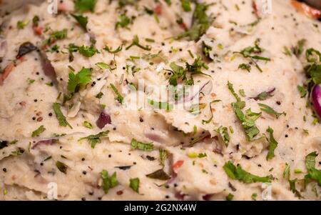 Upma fait de semoule ou d'upma de Rava, le plus célèbre petit-déjeuner indien Banque D'Images