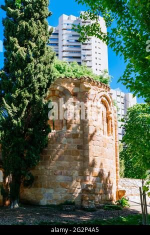 Détails, ruines de l'abside. L'Ermita de San Pelayo y San Isidoro, Hermitage de Saint Pelagius et Saint Isidore, est une église romane en ruines, origi Banque D'Images