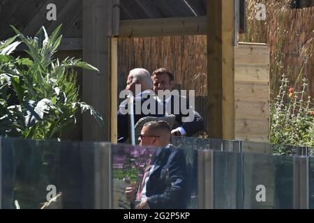 Le président français Emmanuel Macron s'est fait une déclaration avec le président américain Joe Biden lors d'un accueil officiel à Carbis Bay, lors du sommet du G7 à Cornwall. Date de la photo: Samedi 12 juin 2021. Banque D'Images