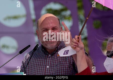 Madrid, Espagne; 12.06.2021.- candidat de 'Podemos horizontal' à la tête du parti, Esteban Tettamonti. IV début de l'assemblée générale de Podemos, un parti politique né du mouvement social de l'assemblée de 15M. Après la démission de son dirigeant Pablo Iglesias lorsqu'il a perdu le pouvoir dans sa participation aux élections de Madrid, Et sa réussite à former une coalition gouvernementale avec le Parti socialiste ouvrier espagnol (PSOE), cette assemblée choisit une nouvelle direction et l'option possible revient au ministre des droits sociaux Ione Belarra nommé par l'ancien dirigeant Iglesias, avec l'opposition de peu de l'OMS Banque D'Images