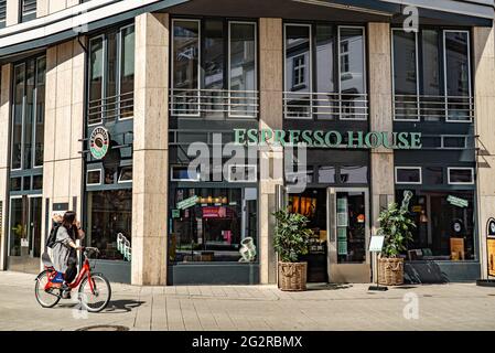 Espresso House à Hambourg - VILLE DE HAMBOURG, ALLEMAGNE - 10 MAI 2021 Banque D'Images