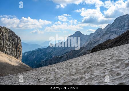 Randonnée de jour sur le sommet de Zugspitze à travers le vally de l'enfer Banque D'Images