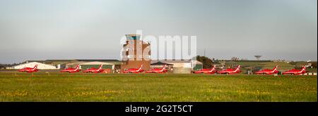 RNAS Culdrose, Helston, Cornwall, Royaume-Uni. 12 juin 2021. L'équipe RAF Red Arches Display de RNAS Culdrose pour le sommet du G7 Display Credit: Bob Sharples/Alay Live News Banque D'Images