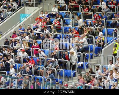 12 juin 2021, Saint-Pétersbourg, Russie : (SPO) Belgique trounce la Russie 3-0 au pavillon de l'UEFA à Saint-Pétersbourg, Russie. 12 juin 2021, Saint-Pétersbourg, Fédération de Russie : Underdog Belgium a dépassé l'avantage de la ville natale de l'équipe russe adverse pour remporter la victoire de 3-0, ce qui a épris l'humeur de  'party-time'  des fans russes fidèles qui ont rempli le Krestovsky Stadium rénové de Saint-Pétersbourg jusqu'à la hilte. Le match litigieux a permis de lancer les championnats de l'UEFA de 2021, qui avaient été retardés d'un an en raison de la pandémie de CoVid. Crédit: Julia Mineeva/TheNews2 (image de crédit: © Julia Mineeva/thenew Banque D'Images