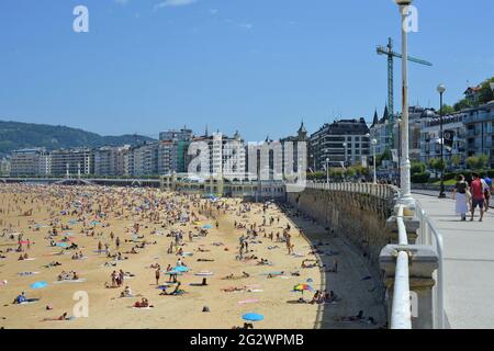 Vue sur la plage de La Concha, San Sebastian, Donostia, Pays Basque, Espagne. Banque D'Images