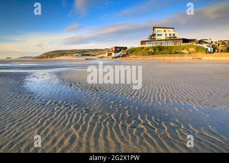 Des ondulations de sable sur la plage de Perranporth, dans les Cornouailles. Banque D'Images