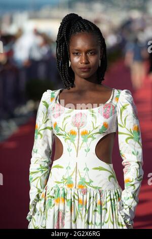 Cabourg, France. 12 juin 2021. Fatou n'Diaye assister à la cérémonie de clôture tapis rouge dans le cadre du 35e Festival du film de Cabourg à Cabourg, France, le 12 juin 2021. Photo d'Aurore Marechal/ABACAPRESS.COM crédit: Abaca Press/Alay Live News Banque D'Images