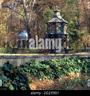 ESTANQUE CHINESCO- DETALLE CENADOR CHINESCO SIGLO XVIII AUTEUR: ISIDRO GONZALEZ VELAZQUEZ (1765-1840). EMPLACEMENT : PALACIO REAL-JARDIN DEL PRINCIPE. ARANJUEZ. MADRID. ESPAGNE. Banque D'Images