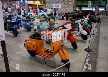 Vespas classique au Retro Malaga 2021, Andalousie, Espagne. Banque D'Images