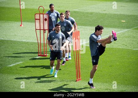 Herzogenaurach, Allemagne. 13 juin 2021. Football, Championnat d'Europe, Groupe F, Allemagne, entraînement au terrain de sport Adi Dassler. Mats Hummels (d'avant en arrière), Kevin Voland, Florian Neuhaus, Robin Gosens et Emre peuvent en action. Credit: Federico Gambarini/dpa/Alay Live News Banque D'Images