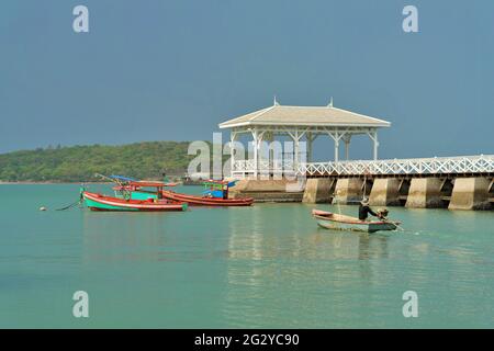 Pier à Koh si Chang, Thaïlande Banque D'Images