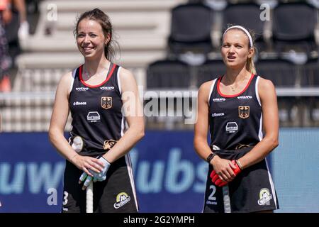 AMSTELVEEN, PAYS-BAS - JUIN 13: Amélie Wortmann d'Allemagne, Kira Horn d'Allemagne pendant les Championnats d'Europe de hockey femmes finale entre les pays-Bas et l'Allemagne au Wagener Stadion le 13 juin 2021 à Amstelveen, pays-Bas (photo de Jeroen Meuwsen/Orange Pictures) Banque D'Images