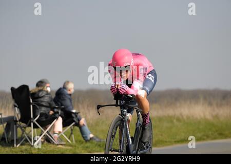 Le pilote colombien Daniel Arroyave (équipe EF Education - Nippo) vu en action pendant le procès individuel. Il termine la 131e étape, 1'43' derrière le gagnant. Il n'a pas terminé la 6e étape..la 79e course cycliste Paris-Nice 2021 a eu lieu du 07 au 14 mars 2021. La troisième étape consistait en un essai individuel de temps autour de la ville de Gien de 14.4 km et a eu lieu le 09 mars 2021. Le gagnant de la scène est le Suisse Stefan Bissegger de l'équipe EF Nippo. Le vainqueur de la course est Maximilian Schachmann (équipe Bora-Hansgrohe). (Photo de Laurent Coust / SOPA Images / Sipa USA) Banque D'Images