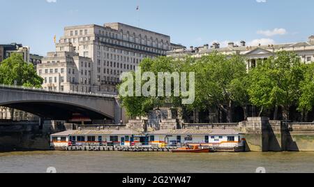 Base du Royal National Lifeboat Institute sur la Tamise, Londres, Royaume-Uni Banque D'Images