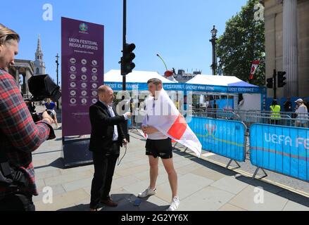 Accès exclusif aux employés clés - personnel du NHS, police et transports - à la zone Euro Fan à Trafalgar Square, pour le 1er match d'Angleterre, à Londres, Royaume-Uni Banque D'Images