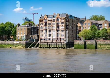 Oliver's Wharf Grade II, ancien entrepôt sur la Tamise à Wapping, Londres, Royaume-Uni Banque D'Images