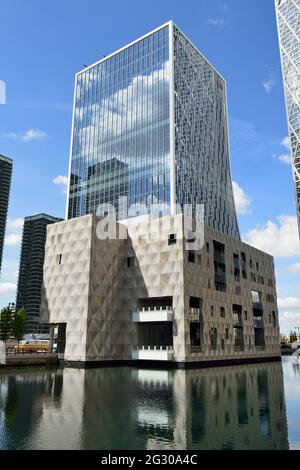 One Bank Street et The Quay Club, Middle Dock, Canary Wharf, Docklands, East London, Royaume-Uni Banque D'Images