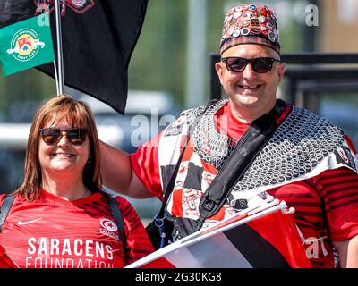 Ealing, Royaume-Uni. 13 juin 2021. Les supporters de Saracens avant le championnat Greene King IPA jouent le match final de la 1ère coupe entre Ealing Trailfinders et Saracens au club de rugby Ealing Trailfinders, Ealing, Angleterre, le 13 juin 2021. Photo de Phil Hutchinson. Utilisation éditoriale uniquement, licence requise pour une utilisation commerciale. Aucune utilisation dans les Paris, les jeux ou les publications d'un seul club/ligue/joueur. Crédit : UK Sports pics Ltd/Alay Live News Banque D'Images