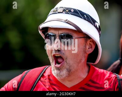 Ealing, Royaume-Uni. 13 juin 2021. Les supporters de Saracens avant le championnat Greene King IPA jouent le match final de la 1ère coupe entre Ealing Trailfinders et Saracens au club de rugby Ealing Trailfinders, Ealing, Angleterre, le 13 juin 2021. Photo de Phil Hutchinson. Utilisation éditoriale uniquement, licence requise pour une utilisation commerciale. Aucune utilisation dans les Paris, les jeux ou les publications d'un seul club/ligue/joueur. Crédit : UK Sports pics Ltd/Alay Live News Banque D'Images