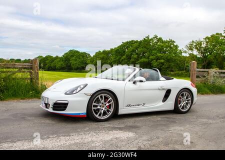 2015 blanc Porsche Boxster S gulf 24V S-A. 2706 cc essence Roadster cabrio, voyage à l'exposition de voitures classiques et vintage à Heskin Hall , Lancashire, Royaume-Uni Banque D'Images