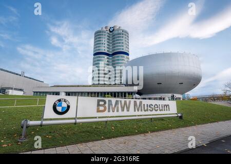 Musée BMW et siège de BMW - Munich, Allemagne Banque D'Images