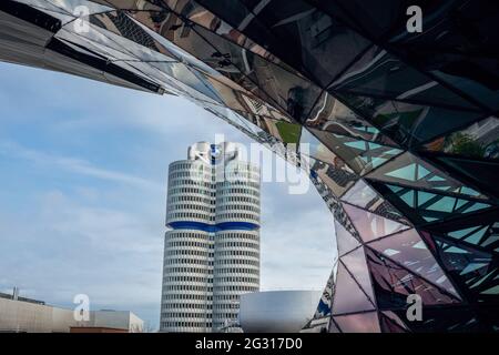 BMW Welt et le siège de BMW - Munich, Allemagne Banque D'Images