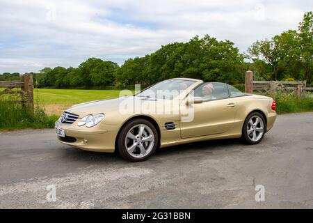 2005, Mercedes Benz S1600 Gold 5513cc convertible, classe S, en voyage à l'exposition de voitures classiques et anciennes à Heskin Hall, Lancashire, Royaume-Uni Banque D'Images