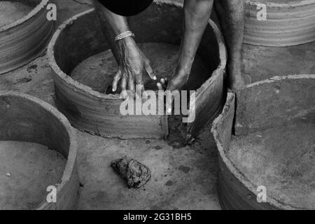 Travailleurs travaillant dans une usine de cerclays à Bengale-Occidental, Inde. Banque D'Images