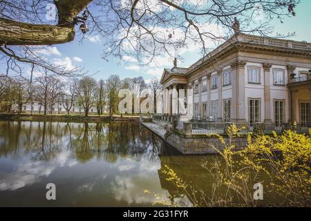 Le Palais sur l'Isle ou le Palais des bains, un palais dans le Parc des bains royaux de Varsovie, le plus grand parc de la ville Banque D'Images