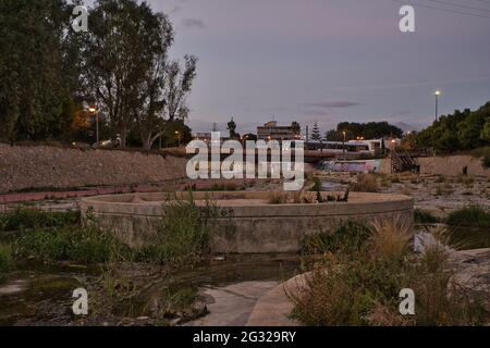 cuse dans la rivière sèche d'Albufereta, situé dans la province d'Alicante, Communauté Valencienne, Espagne. Vue Banque D'Images