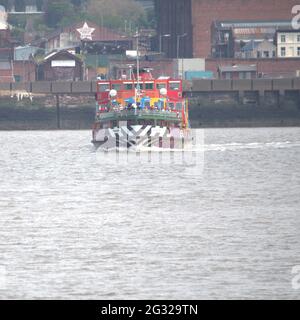 Snowdrop fait partie des ferries Mersey River Explorer Cruises, qui transportent des passagers sur les excursions de la rivière Mersey Banque D'Images