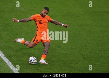 AMSTERDAM, PAYS-BAS - JUIN 13: Memphis Depay des pays-Bas pendant le match de championnat de l'UEFA Euro 2020 du Groupe C entre les pays-Bas et l'Ukraine à l'arène Johan Cruijff le 13 juin 2021 à Amsterdam, pays-Bas (photo de Marcel ter Bals/Orange Pictures) Credit: Orange pics BV/Alay Live News Banque D'Images