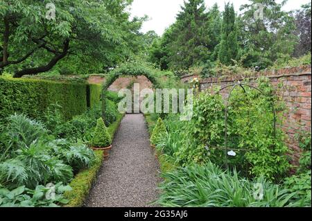 WOLLERTON, SHROPSHIRE / ROYAUME-UNI - 22 MAI 2014 : le jardin du Wollerton Old Hall Banque D'Images