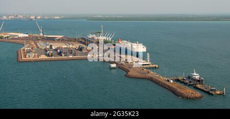 (210614) -- CANBERRA, 14 juin 2021 (Xinhua) -- une photo aérienne prise en septembre 2017 montre le port de Darwin dans le territoire du Nord (NT), en Australie. (Port de Darwin Landbridge/document via Xinhua) Banque D'Images