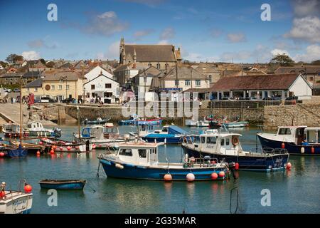 Destination touristique Cornish Porthleven, Cornouailles, Angleterre, le port le plus au sud de la Grande-Bretagne, photographié le port Banque D'Images