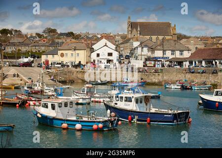 Destination touristique Cornish Porthleven, Cornouailles, Angleterre, le port le plus au sud de la Grande-Bretagne, photographié le port Banque D'Images