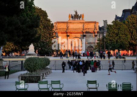 FRANCE, PARIS (75) 1ER ARRONDISSEMENT, JARDIN DES TUILERIES ET CARROUSEL DU LOUVRE Banque D'Images