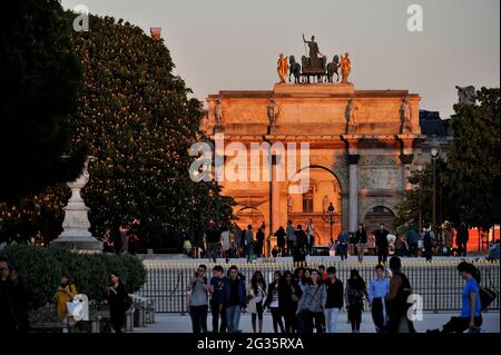FRANCE, PARIS (75) 1ER ARRONDISSEMENT, JARDIN DES TUILERIES ET CARROUSEL DU LOUVRE Banque D'Images