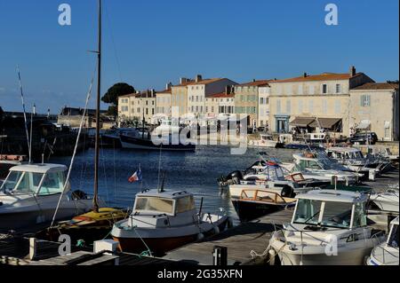 FRANCE, CHARENTE-MARITIME (17) ÎLE DE RE, VILLAGE DE SAINT-MARTIN-DE-RE, LE PORT Banque D'Images