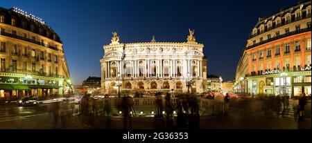 FRANCE. PARIS (75) PHOTO PANORAMIQUE DE L'OPÉRA GARNIER LA NUIT Banque D'Images