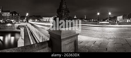 FRANCE. PARIS (75) PHOTO PANORAMIQUE EN NOIR ET BLANC DU PONT NEUF DE NUIT Banque D'Images