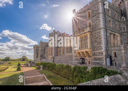 Le château de Windsor avec jardin près de Londres, Royaume-Uni Banque D'Images