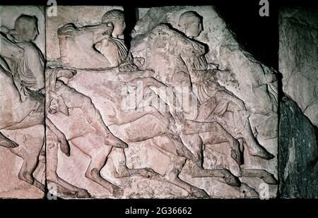 FRISO DEL PARTENON - JINETES DE LA PROCESION DE LAS PANATENEAS - SIGLO V AC. Auteur : Phidias. Emplacement : BRITISH MUSEUM. Londres. L'Angleterre. Banque D'Images